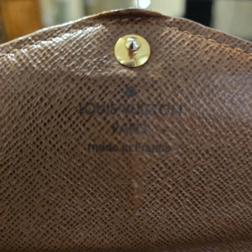 Authentic Louis Vuitton luxurious long monogram wallet in great condition - Picture 4 of 16